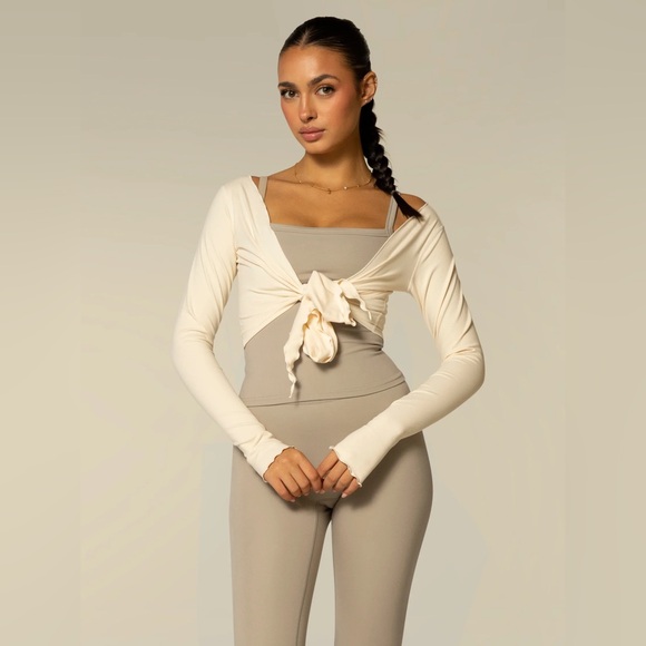 437 The Wrap Top - CREME - Picture 4 of 8